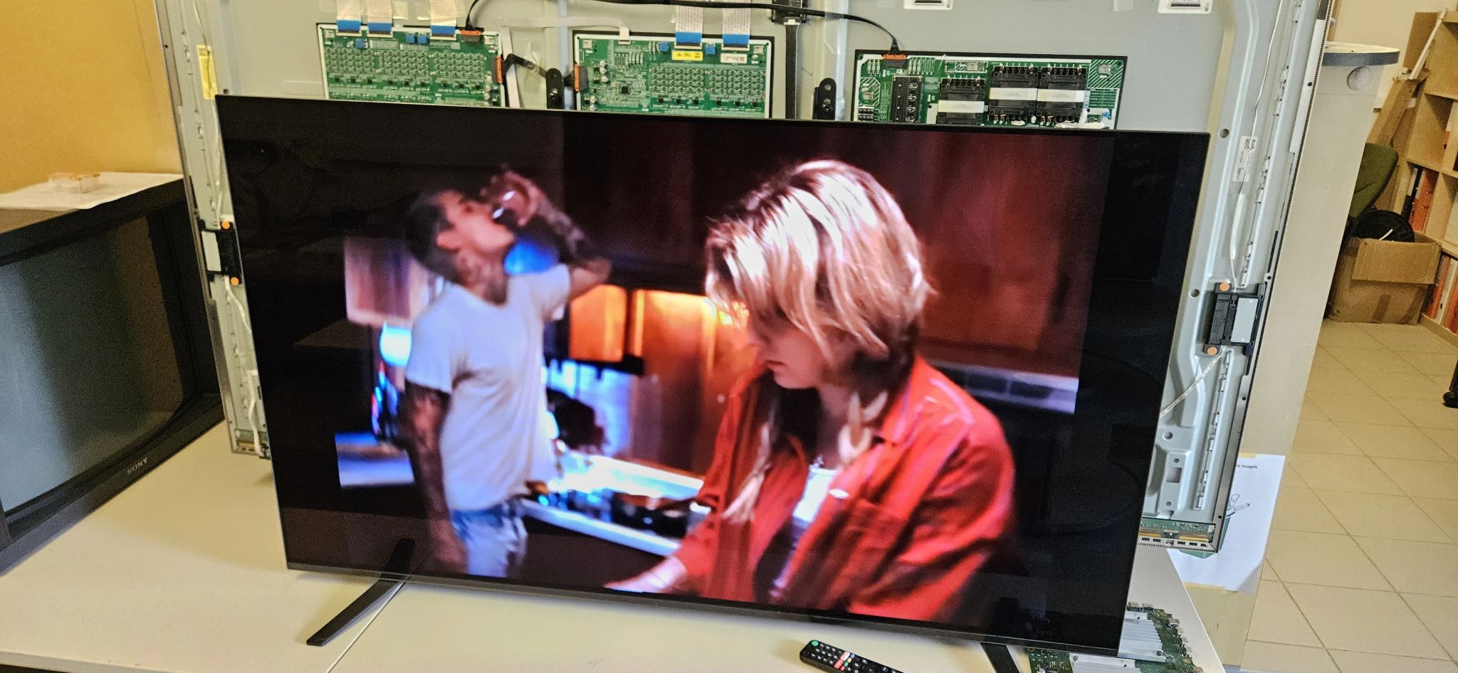 Photo d'une télévision Sony OLED KD-55A8 que nous avons réparée