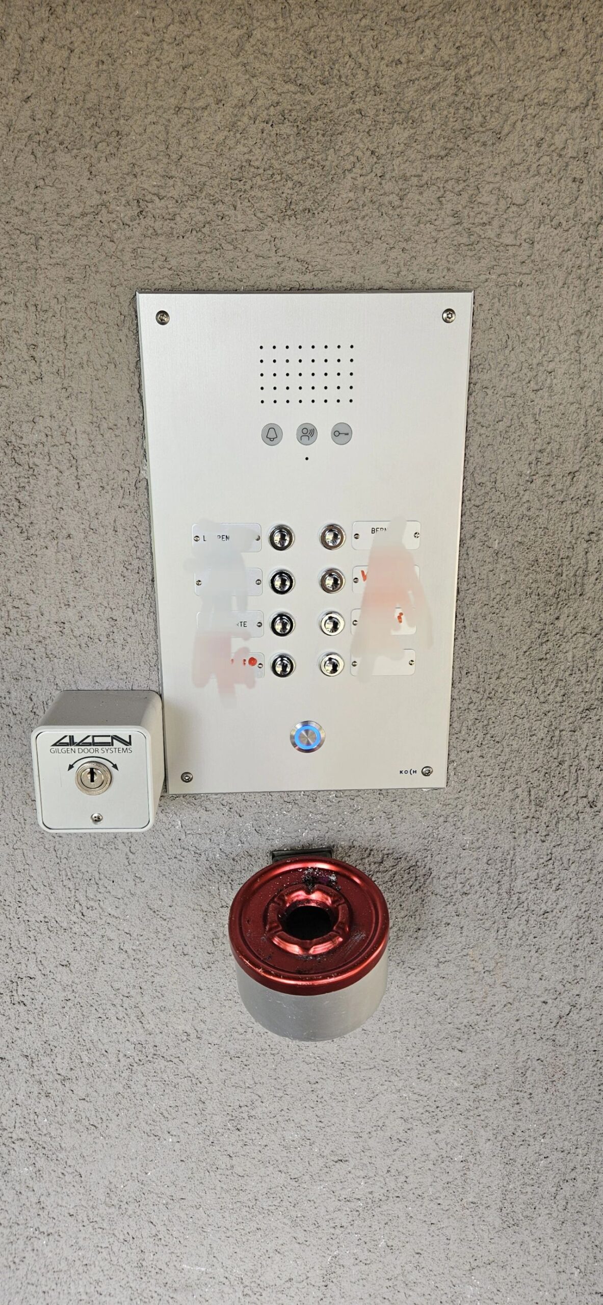 Photo d'une platine d'interphones que nous avons remplacée