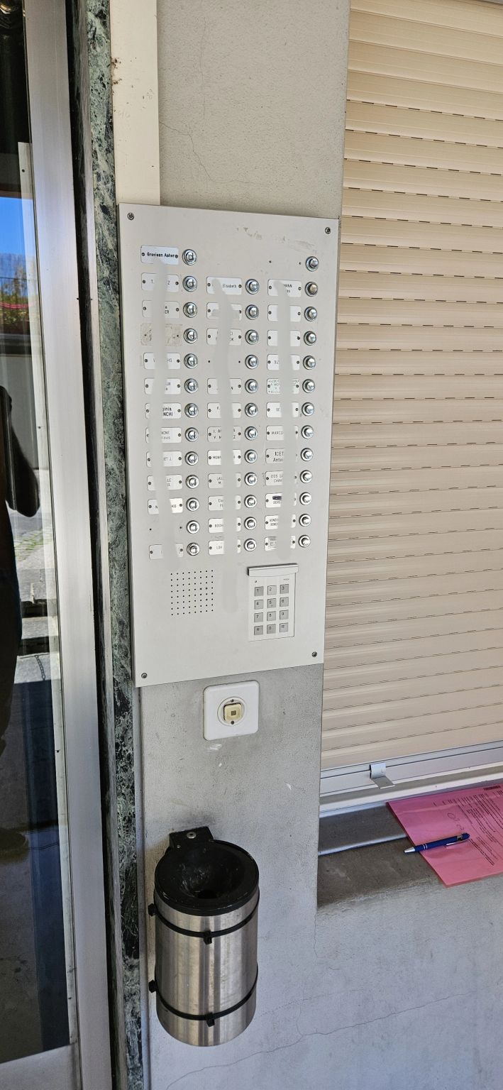 Photo d'une platine de rue d'interphones