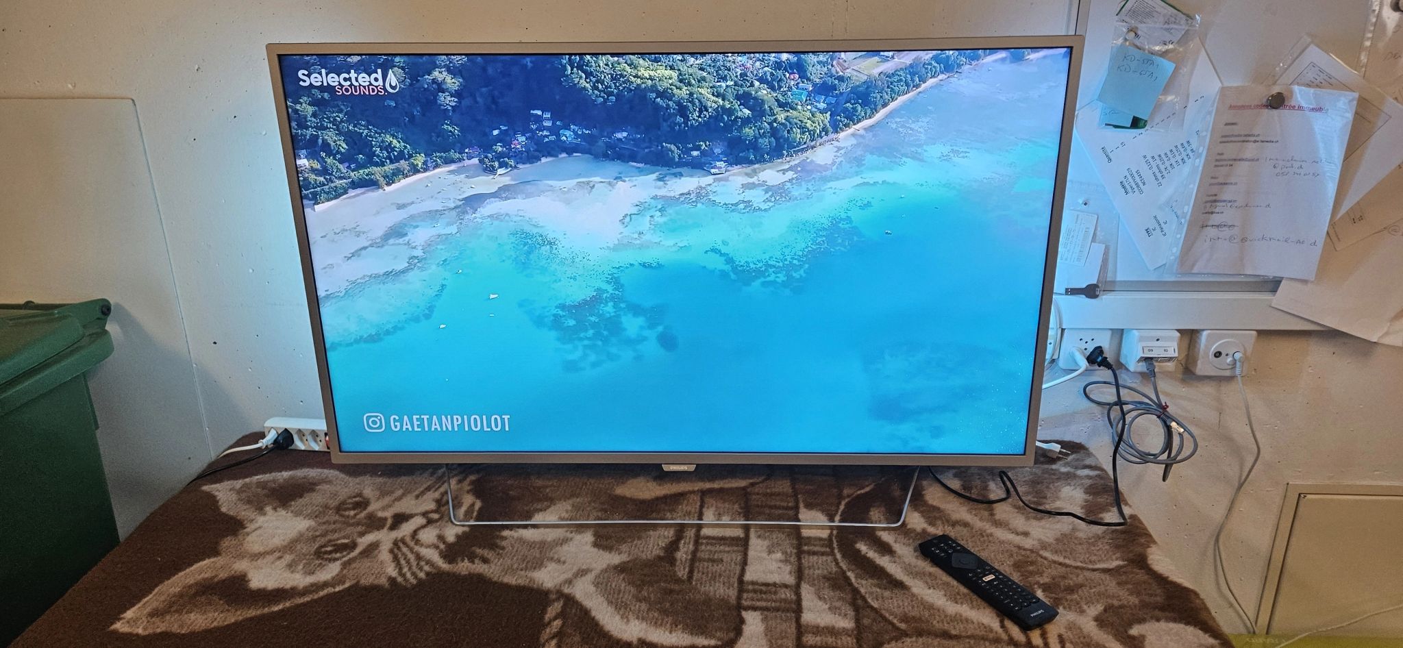 Photo d'une télévision LED Philips 49PUS6412 que nous avons réparée