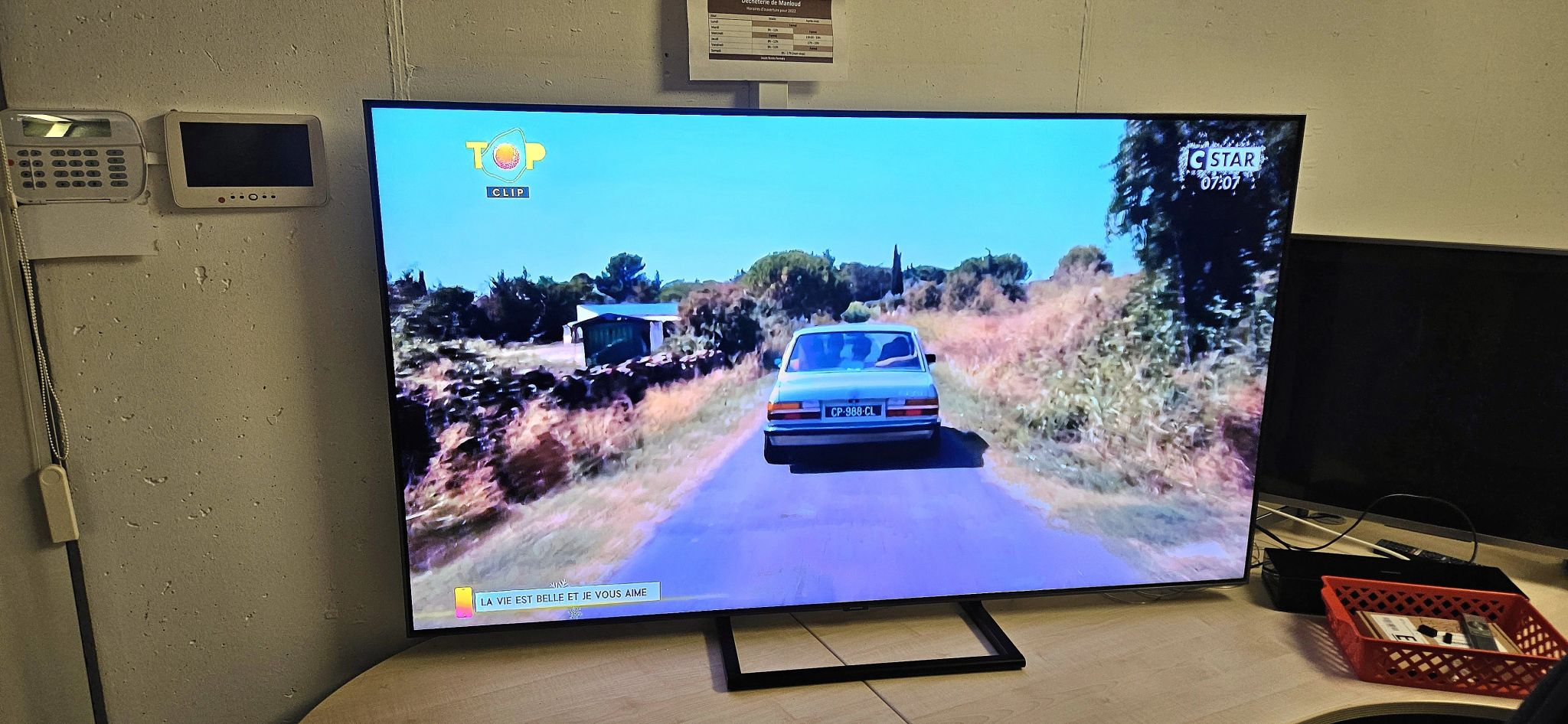 Photo d'une télévision QLED Samsung QA65Q9FNAKXXA que nous avons réparée