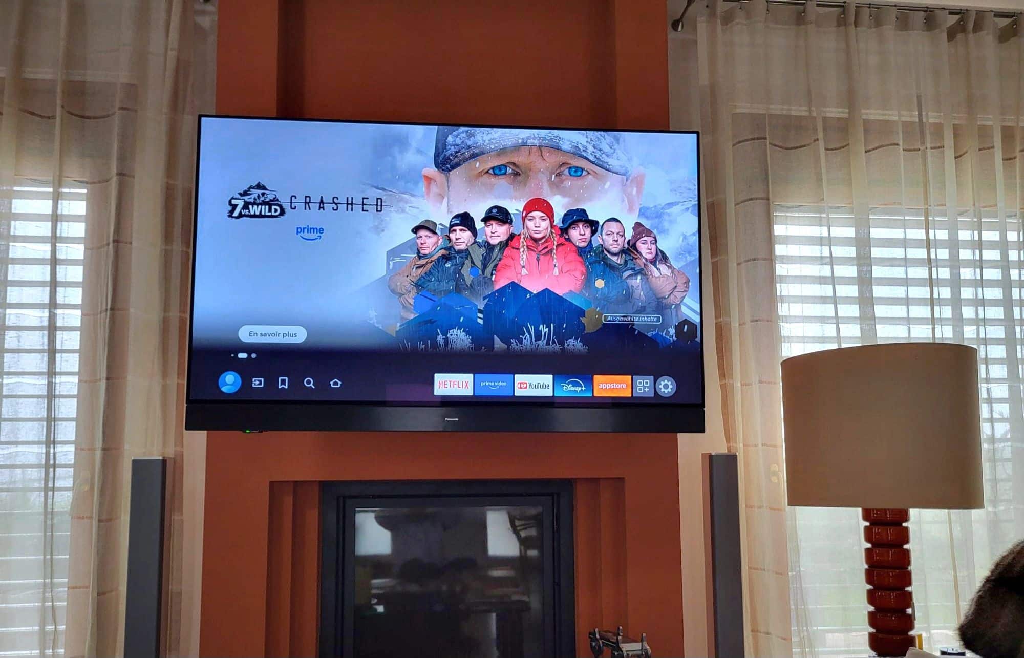 Photo d'une superbe télévision Panasonic OLED de 55 pouces TV-55Z95AEK que nous avons vendue et installée chez un client à Savigny