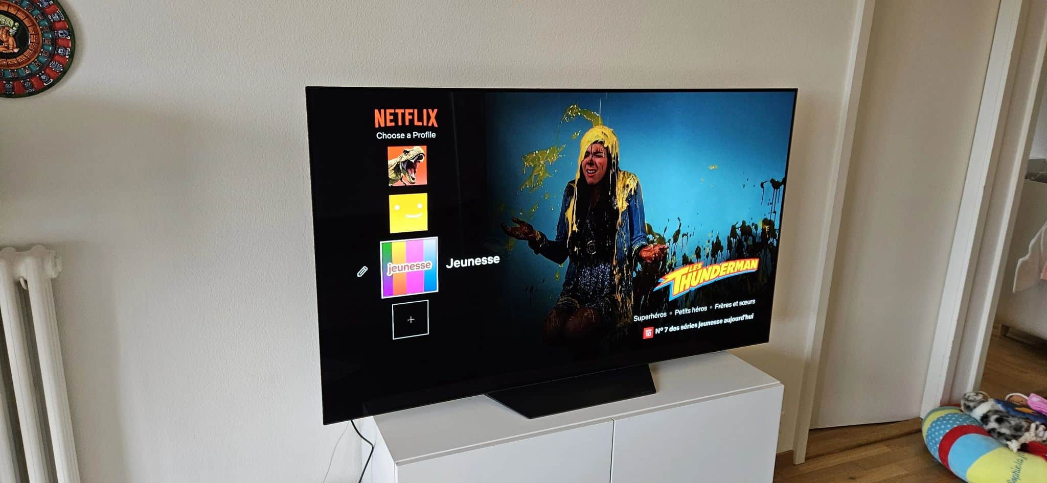 Photo d'une télévision OLED LG modèle OLED65BX6LB que npous avons réparée