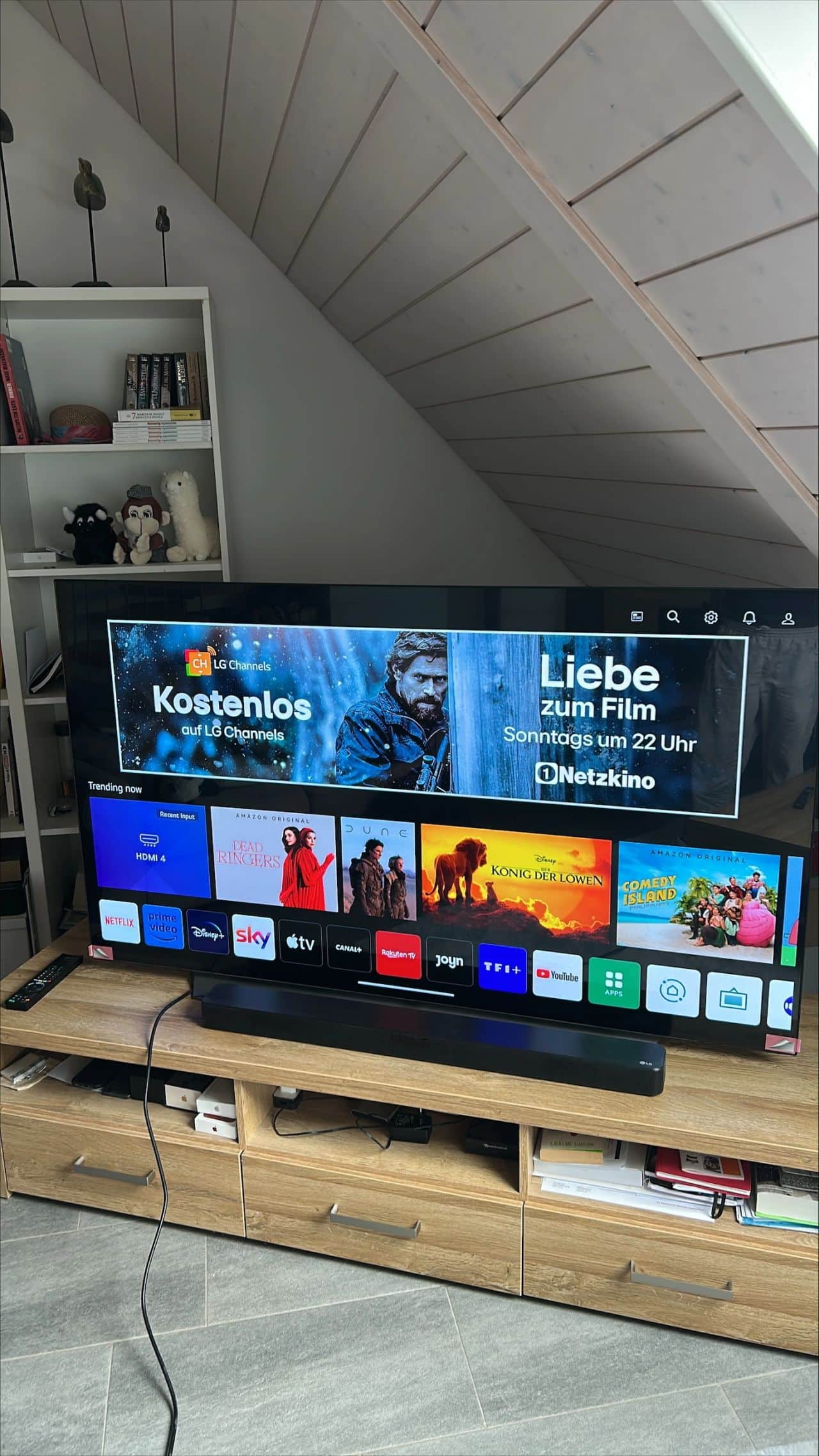 Photo d'une télévision LG OLED65C18LA sur laquelle nous avons fourni la platine d'alimentation à notre client