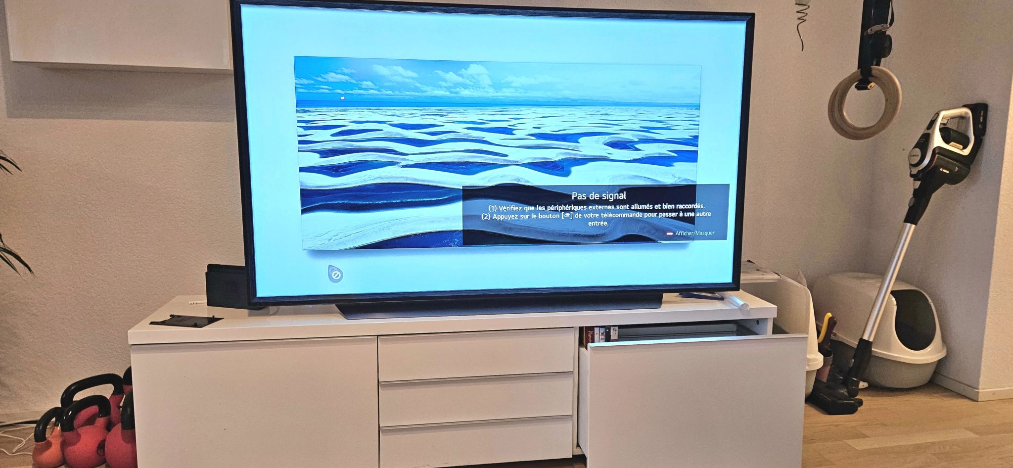 Photo d'une télévision LG OLED65CX6LA que nous avons réparée en remplaçant la carte d'alimentation