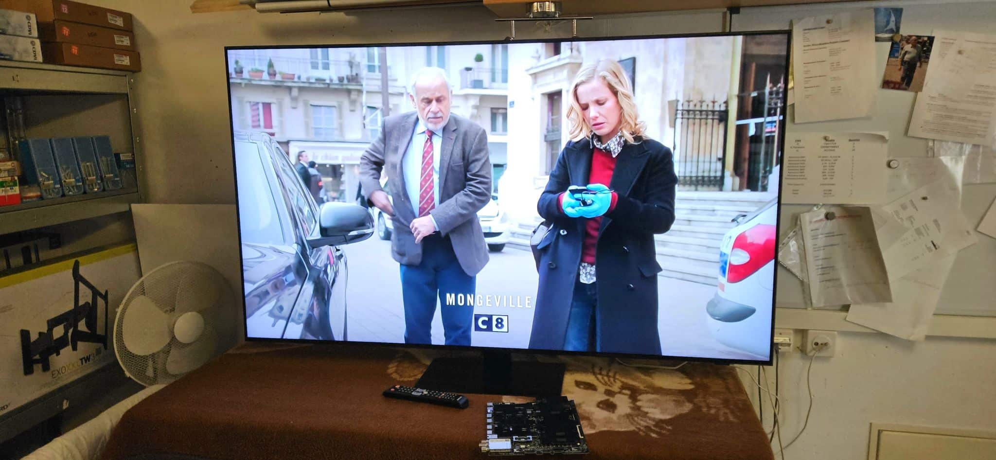 Photo d'une télévision QLED Samsung QE65Q700TATXZG que nous avons réparée