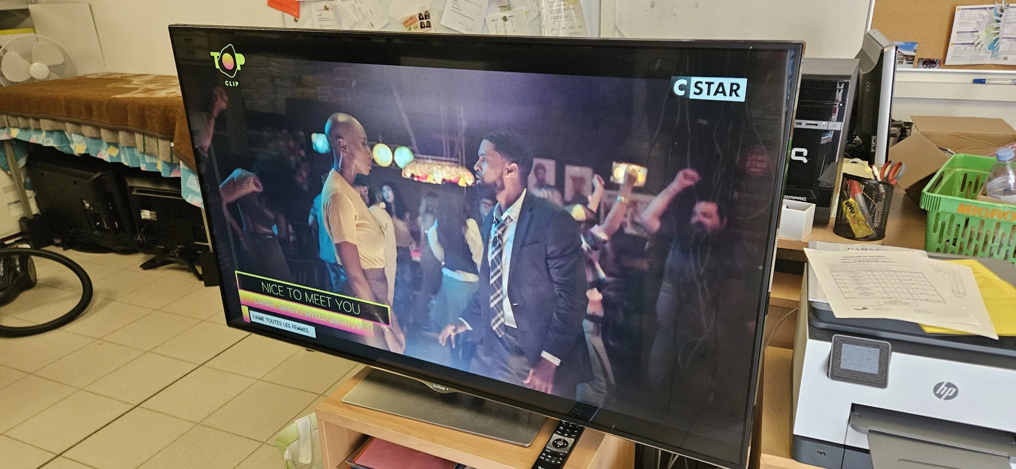 Photo d'une télévision Durabase DL55U400S4CW que nous avons réparée