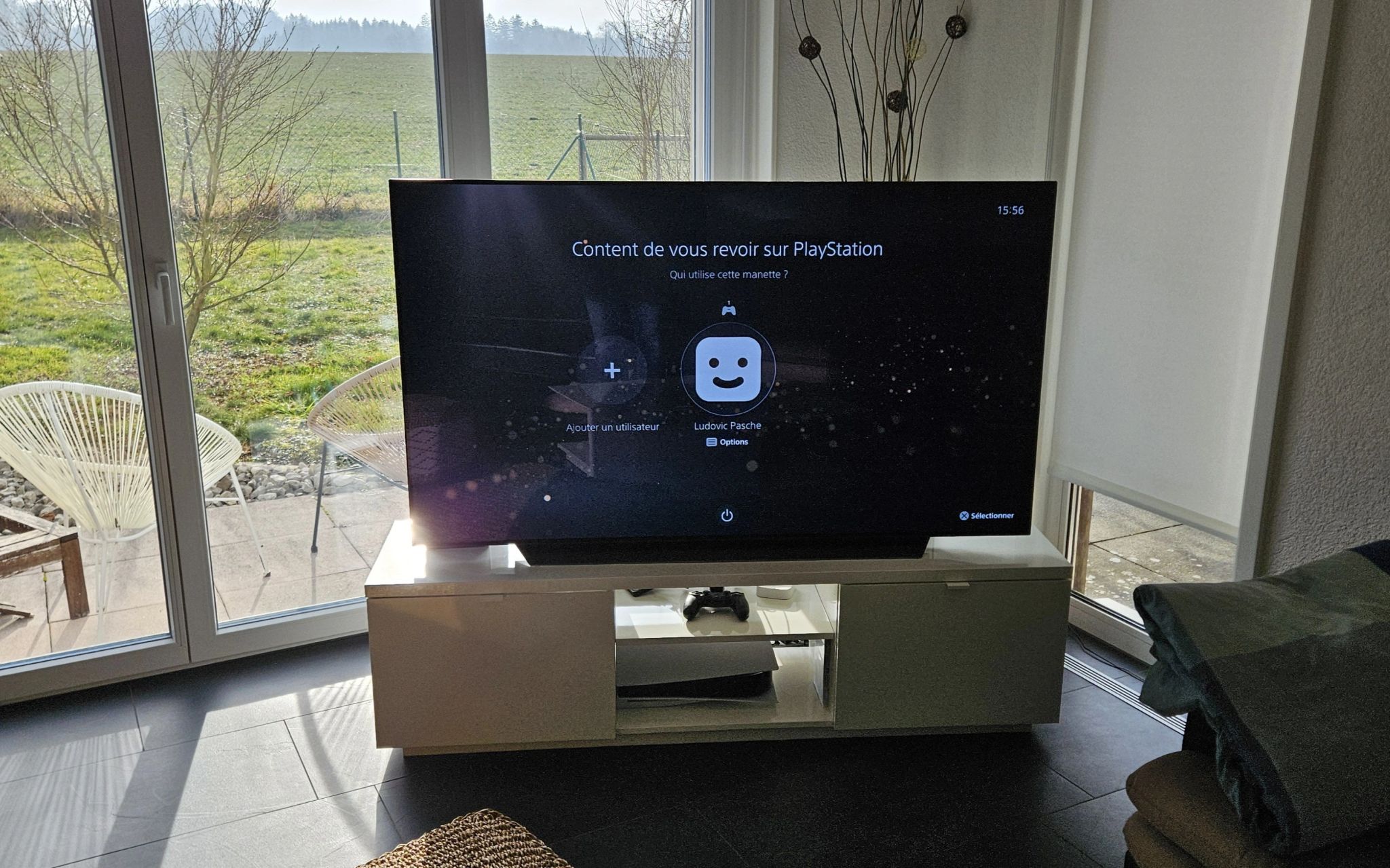 Photo d'un téléviseur OLED LG OLED65CX6LA que nous avons réparé en remplaçant la carte d'alimentation