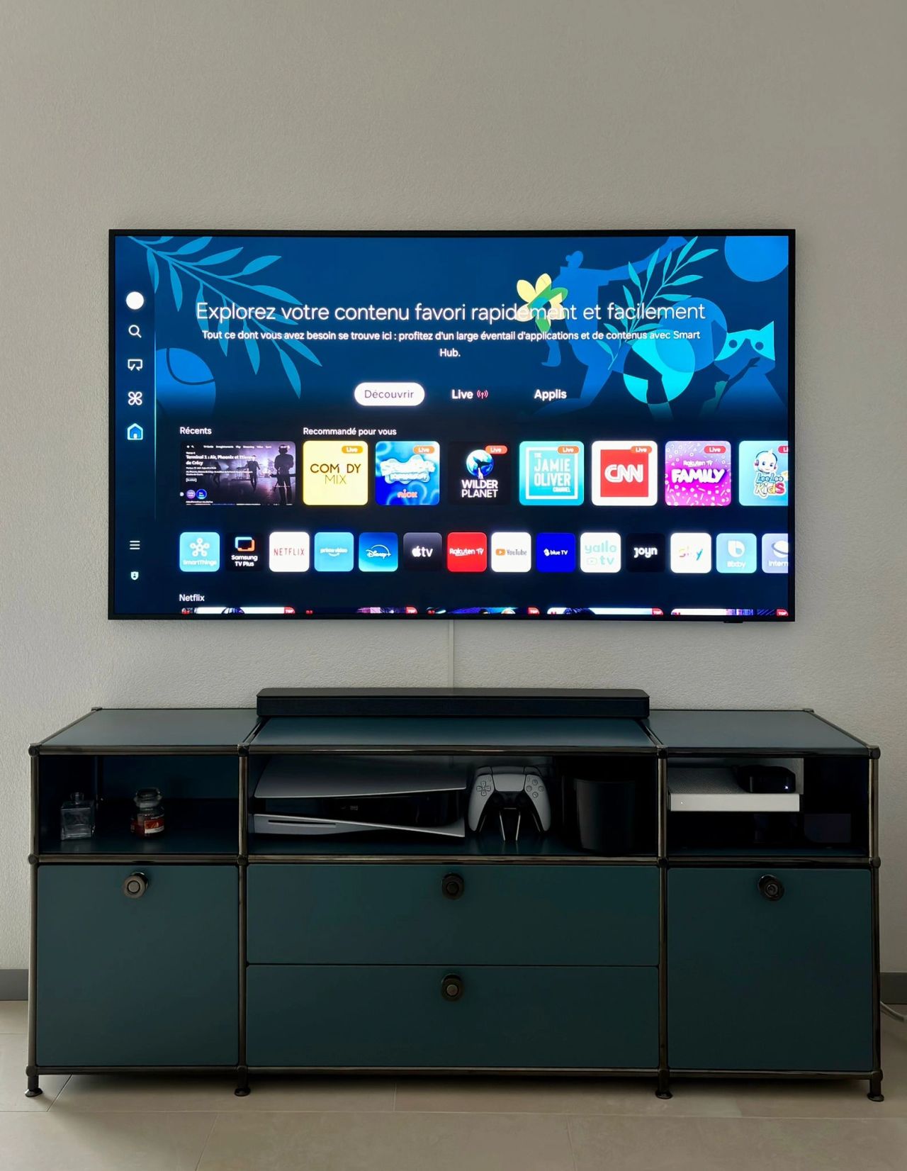 Photo d'une télévision Samsung The Frame que nous avons installée au mur