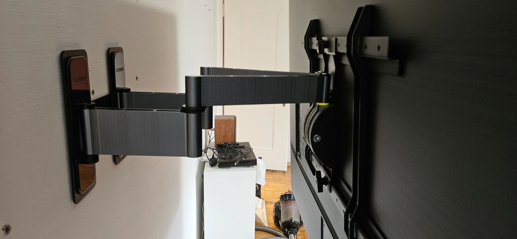 Photo d'une télévision Samsung que nous avons installée au mur à Payerne