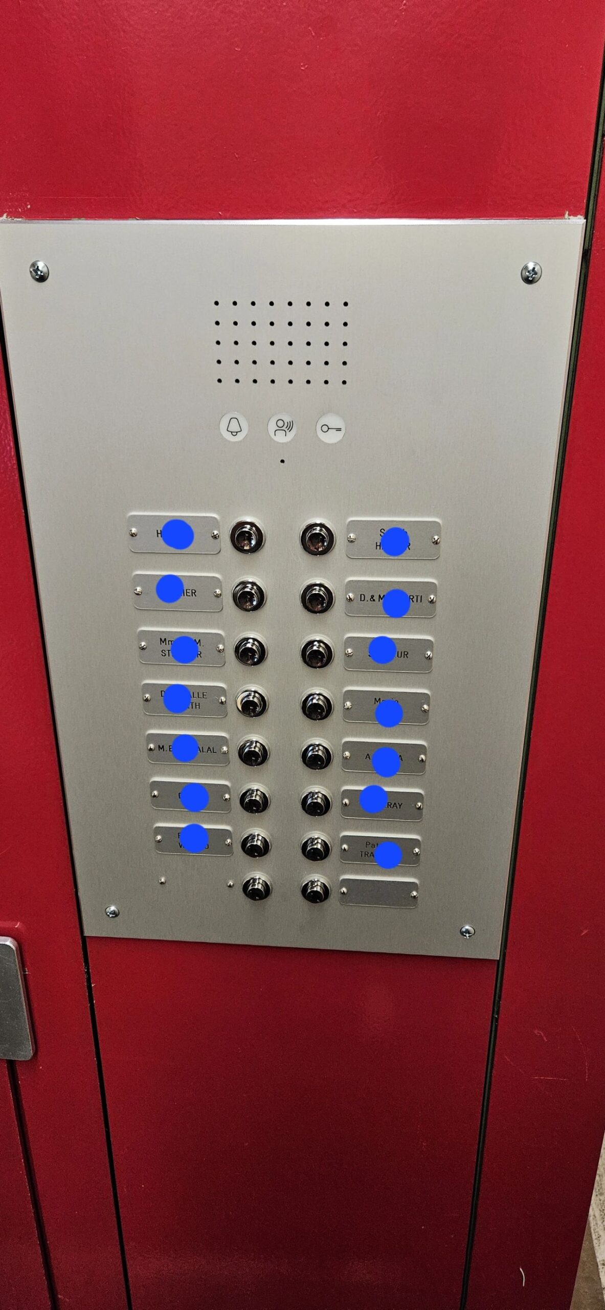 Photo d'un système d'interphones que nous avons remplacé dans un immeuble à Genève