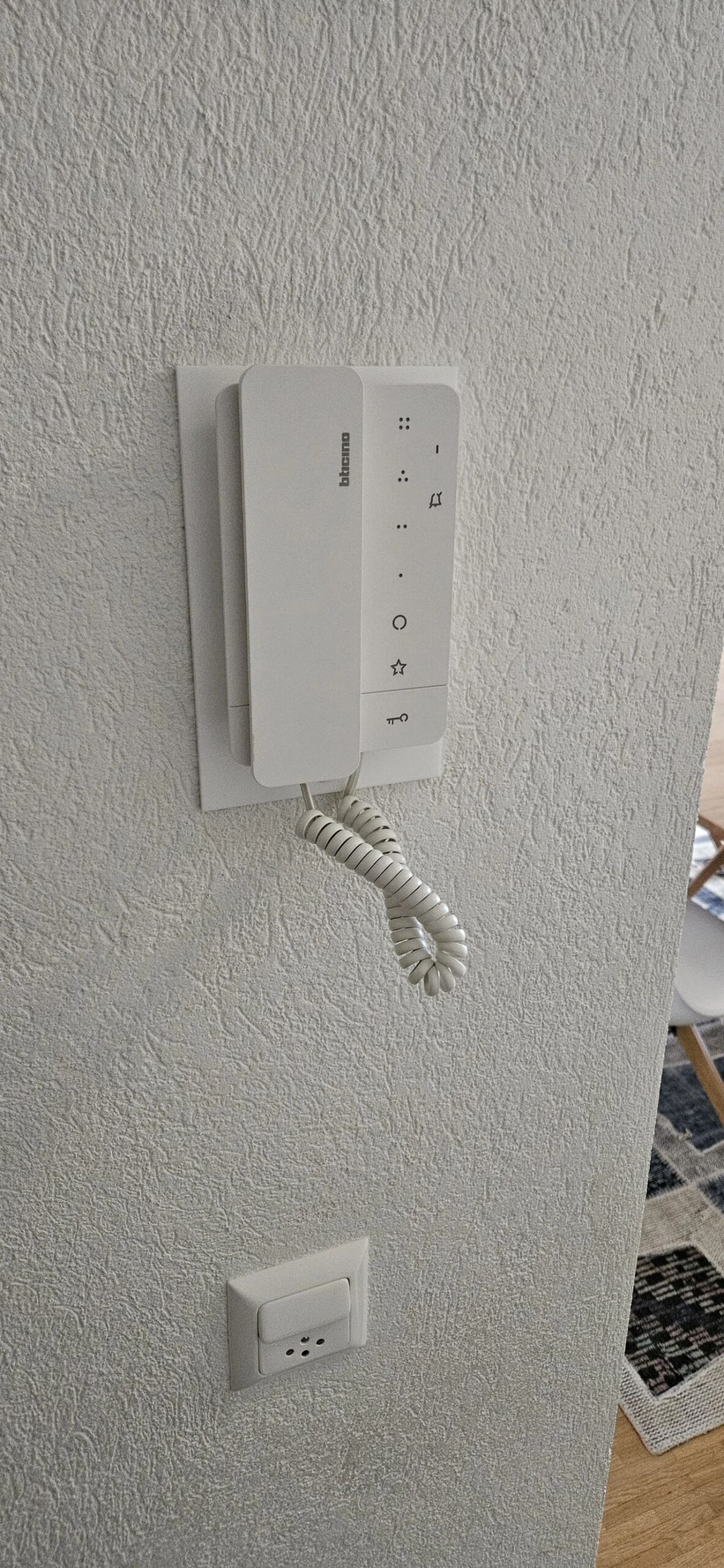 Photo d'un interphone Bitcino que nous avons remplacé